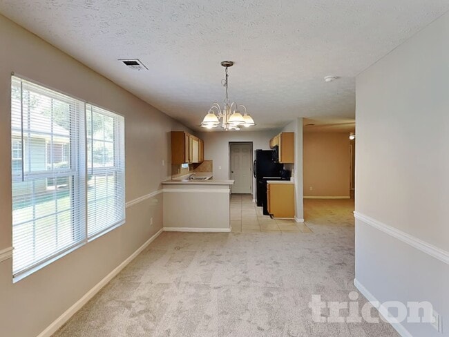 Building Photo - 300 Klinetop Dr