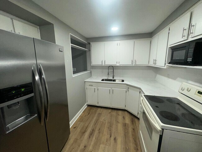 Building Photo - 3535 Paris Blvd