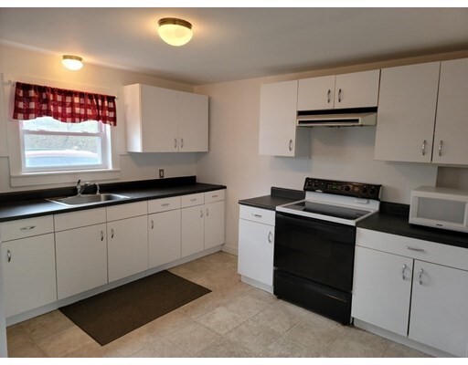 Foto del edificio - 73 White Pond Rd
