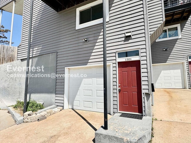 Building Photo - 1321 S Lawton Ave
