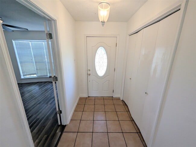 Building Photo - 17602 Crestline Rd