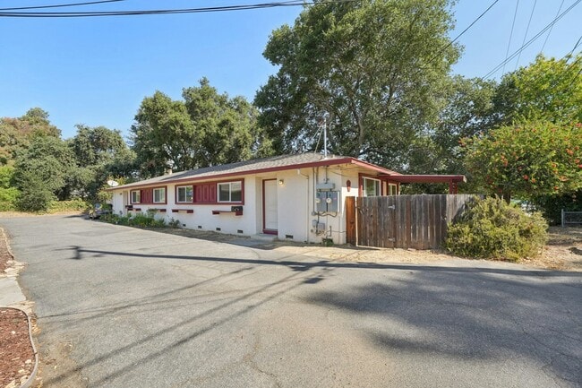 Photo - 135 Warren Ave Townhome