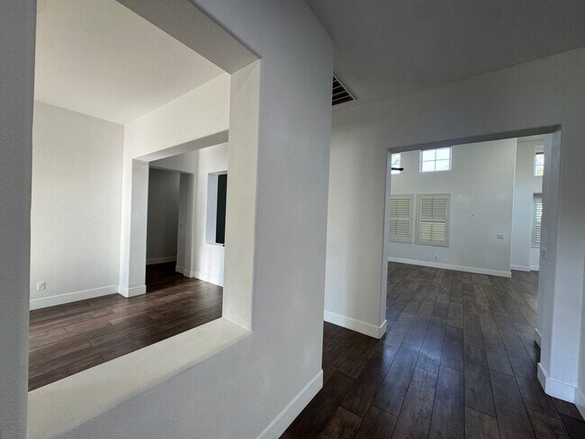 Foto del edificio - Welcome to the Quail Lake Gated Community!!!