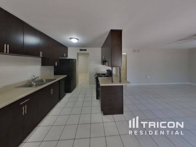 Foto del edificio - 8838 W Cinnabar Ave