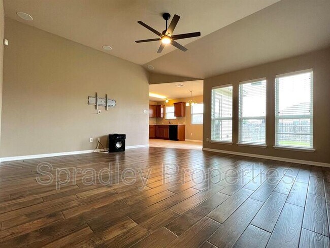 Building Photo - 1112 Roanoke Dr