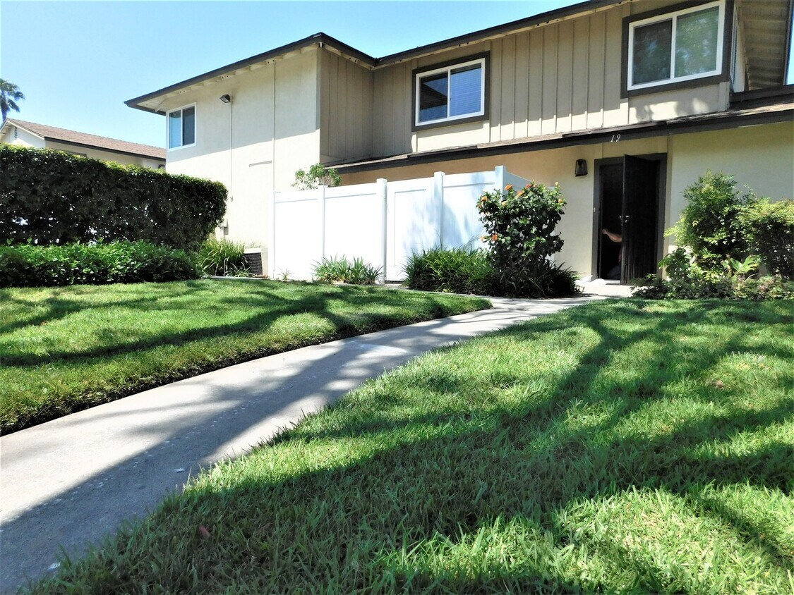 Primary Photo - FULLY UPGRADED 2 Bedroom + 1.5 Bath Condo ...