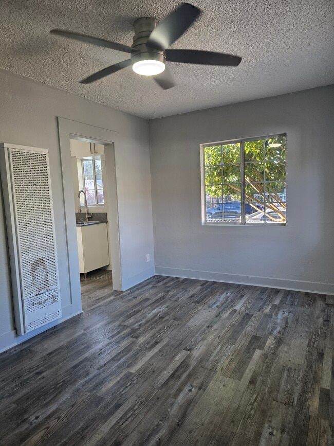 Main living area - 838 E 76th St