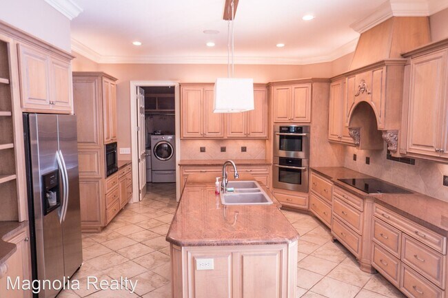 Building Photo - 5 br, 3.5 bath House - 1628 Covington Ridge