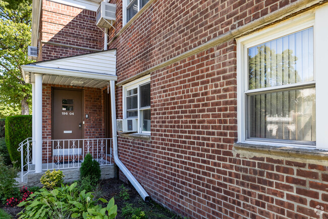 Building Photo - Holliswood Gardens