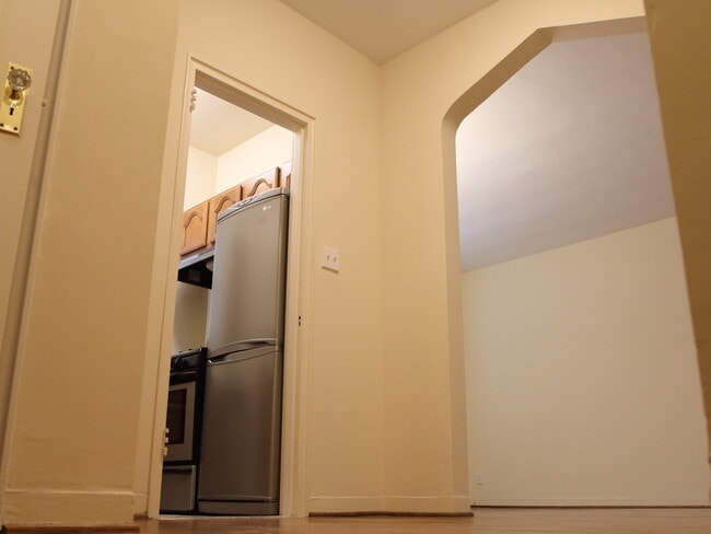 Entry way - 1010 25th St NW