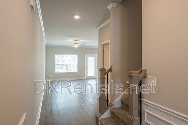 Building Photo - 1526 Fern Ridge Ln