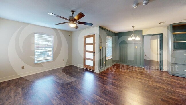 Foto del edificio - 1524 Hilltop Dr