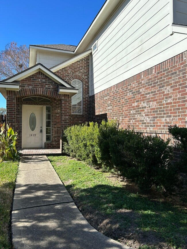 Building Photo - 1419 Miller Ave