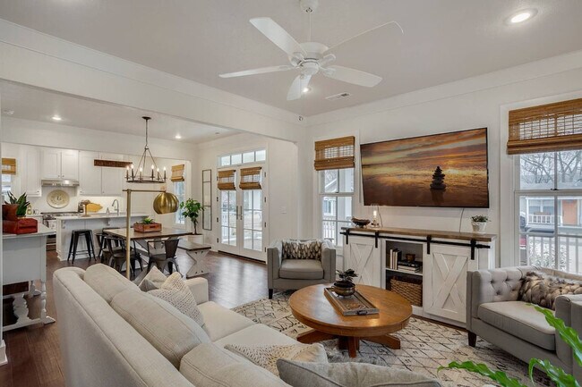 Building Photo - 488 S Block Ave