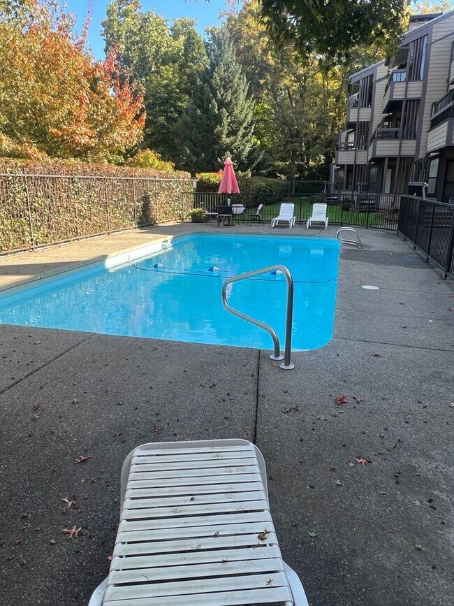 Foto del edificio - 5011-1t - 115 Rogue River Hwy #107 &amp; 301