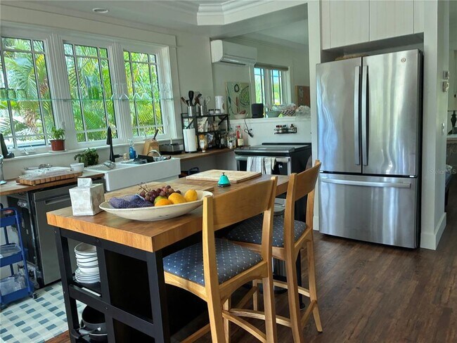 Foto del edificio - 385 W Cowles St