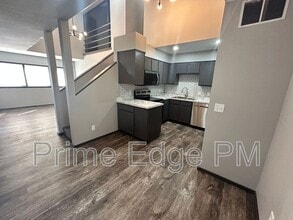 Building Photo - 1721 Ridgehaven Ct