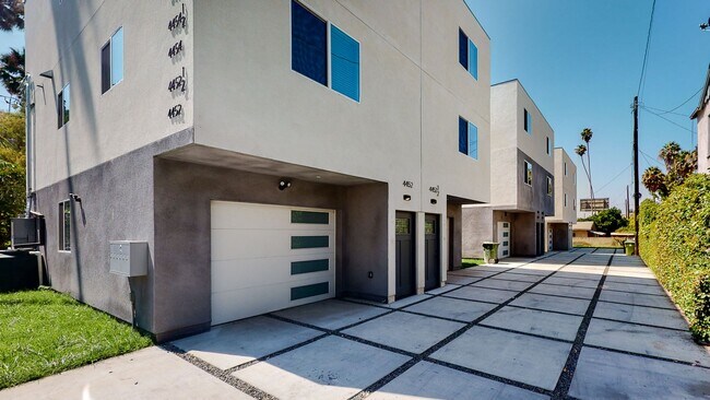 Foto del edificio - 4452 Turquoise St