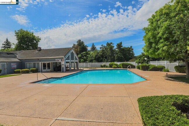 Foto del edificio - 2701 Harvest Ln