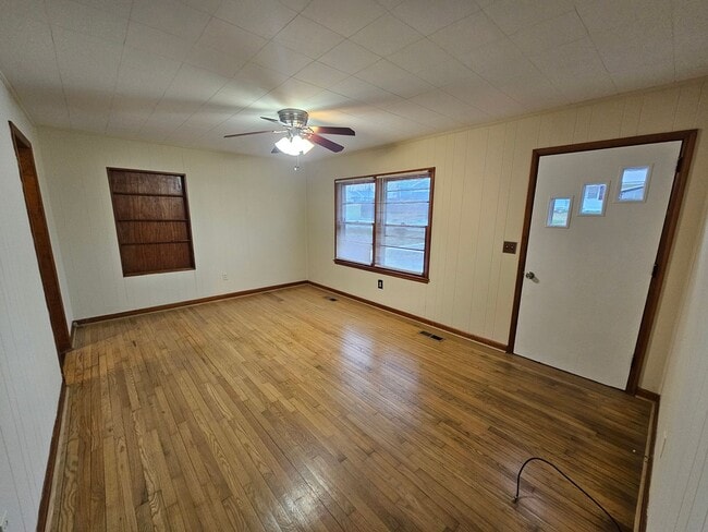 Foto del edificio - Beautiful 3 Bedroom Ranch in Central Manchester