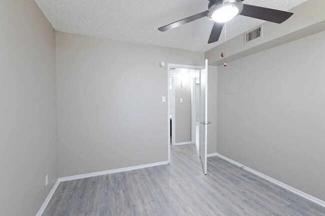 Foto del edificio - 531 Bedford Rd