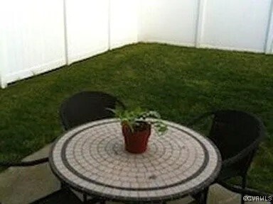 Foto del edificio - 910 Jamerson Ln