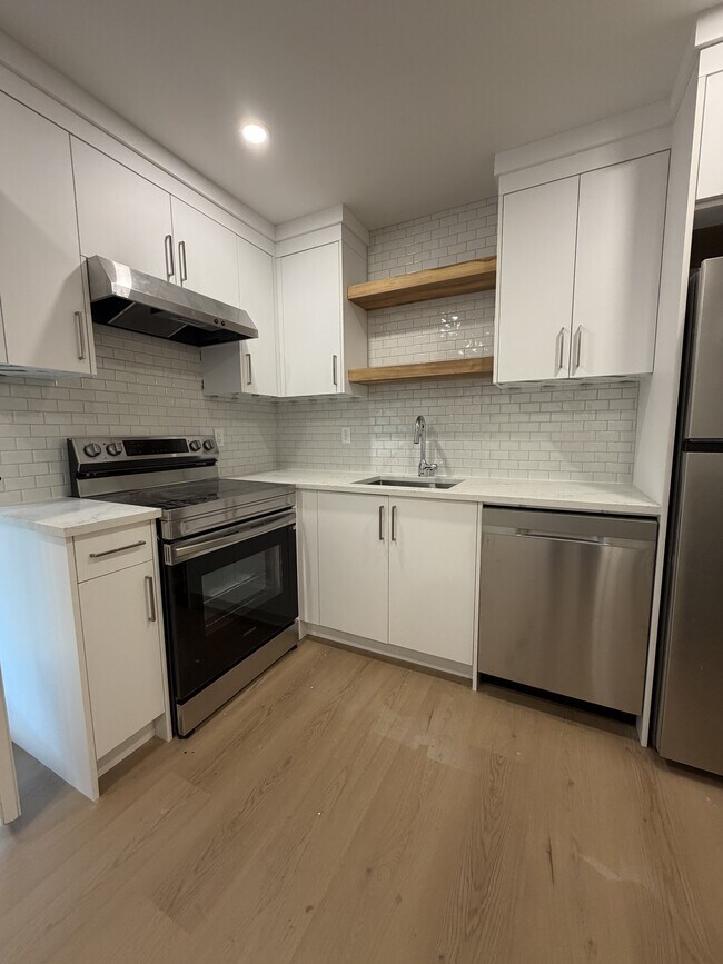 Photo du bâtiment - 1631 Emerson Ct
