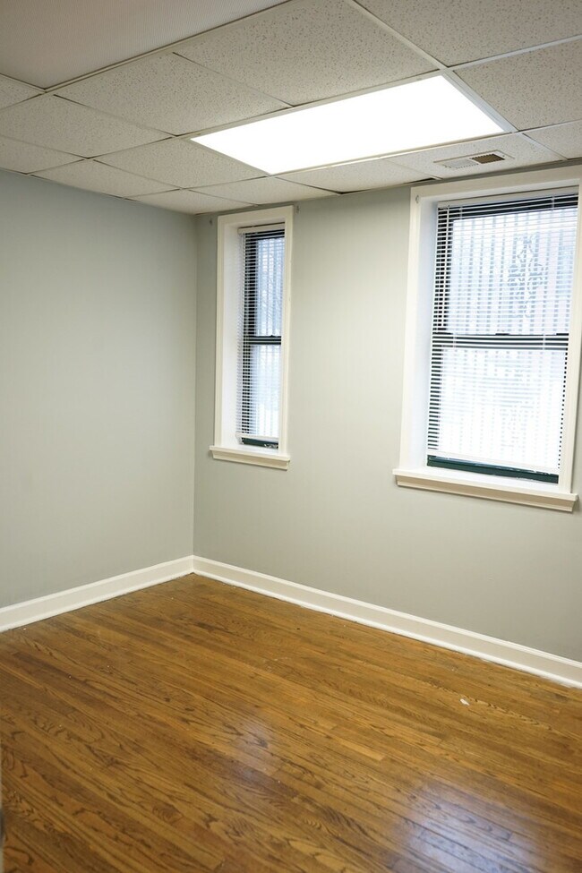 6905 S Paxton Ave, Chicago, IL 60649 House for Rent in Chicago, IL