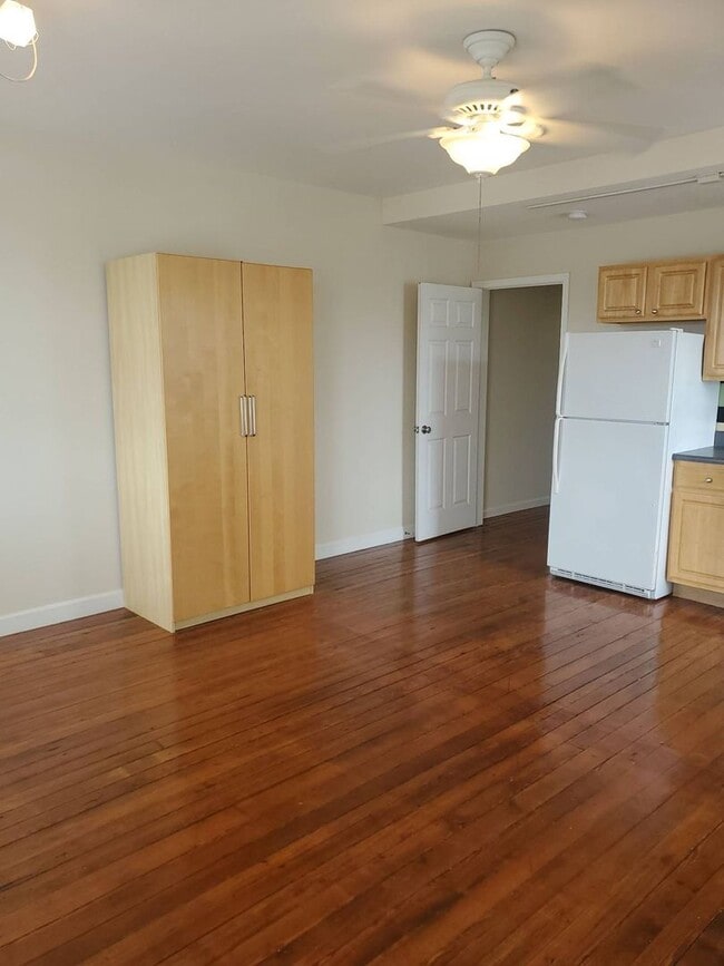 Photo - 713 W 33rd St Apartment