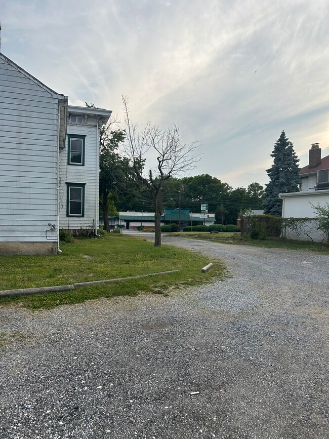 Building Photo - 1530 Pennington Rd