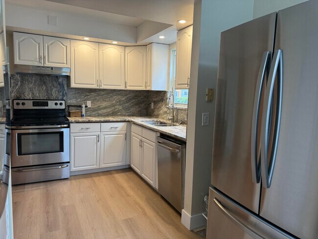 Foto del edificio - 509 Plymouth Rd