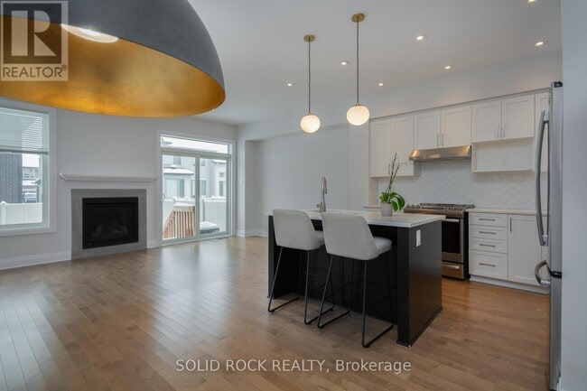 Building Photo - 218 Lift Ln