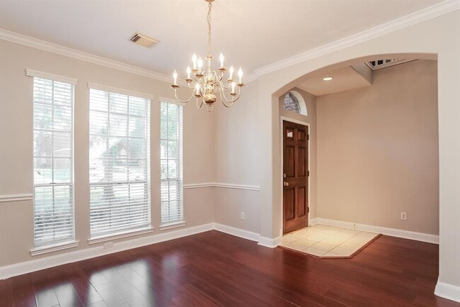 Building Photo - 25 Alba Rd