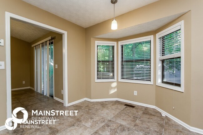 Building Photo - 2490 Deerfield Dr