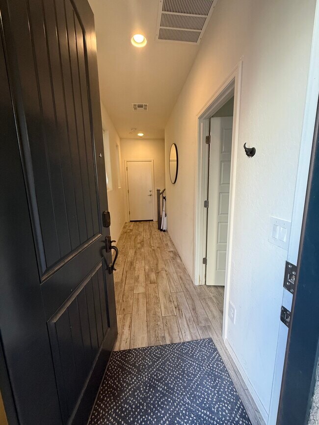 Foto del edificio - 1688 E Hampton Ln