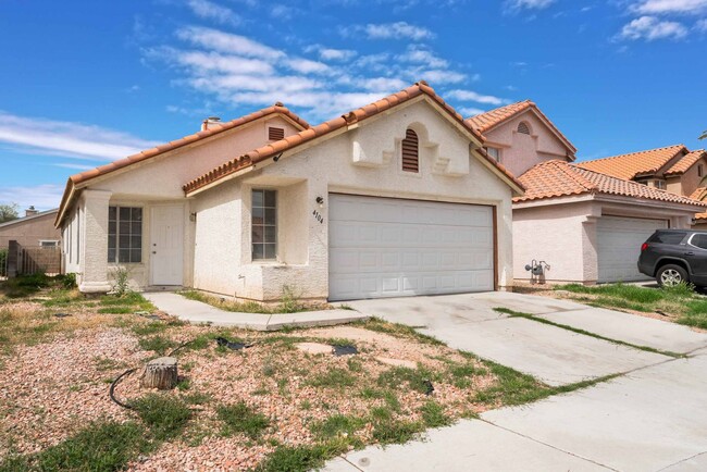 Building Photo - Spacious, Modern, Desert Home!