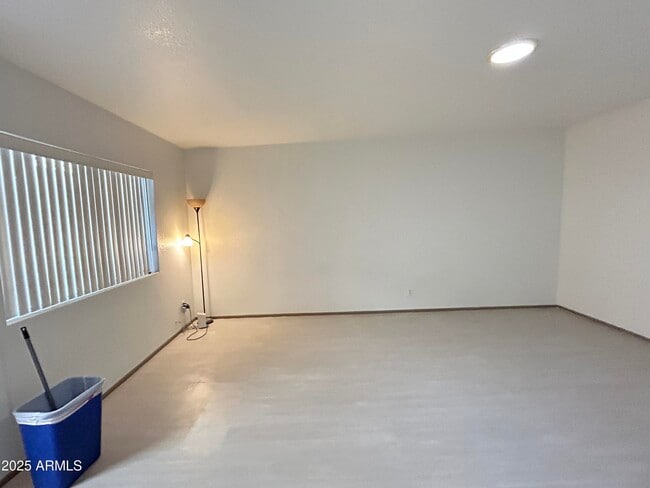 Building Photo - 422 W Pebble Beach Dr