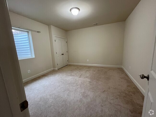 Bedroom - 46841 Shelton Dr