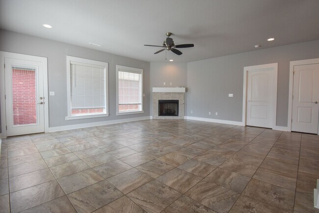 Foto del edificio - Luxurious 4 Bedroom, 3.5 Bathroom Home In ...