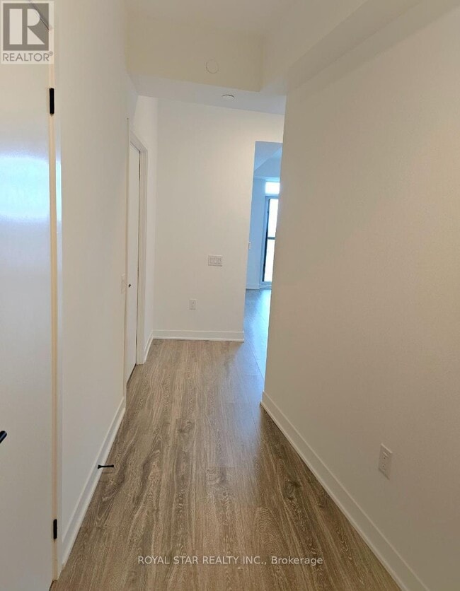 Photo du bâtiment - 2495 Eglinton Ave W