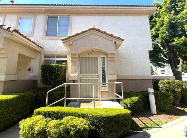 Building Photo - 3 bed, 3 bath located in Ontario, CA!