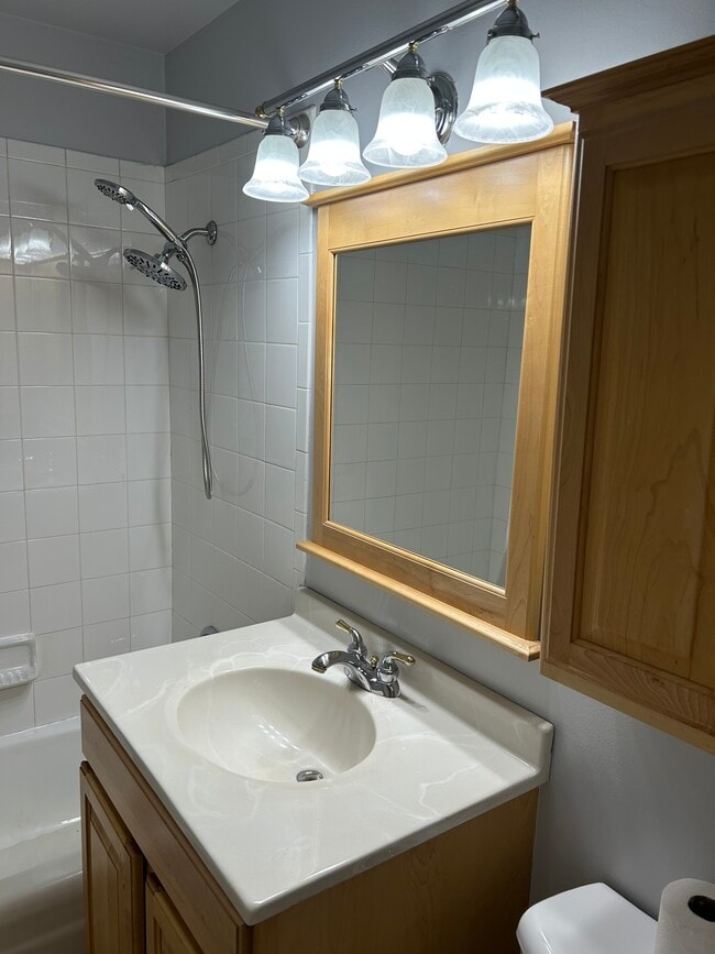 Building Photo - 310 Lathrop Ave