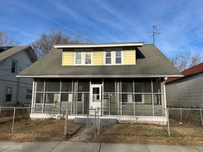 Primary Photo - 4 br, 2 bath House - 8 Main St
