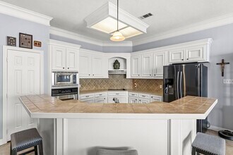 Building Photo - 1208 Lake View Dr