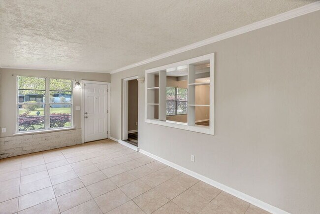 Building Photo - 7010 Arques Rd