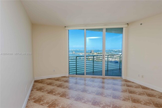 Foto del edificio - 335 S Biscayne Blvd