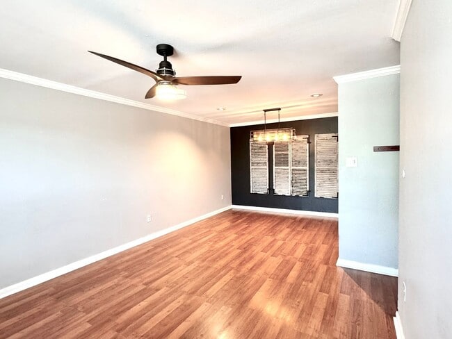 Building Photo - Three Bedroom Home with Spacious Bedrooms