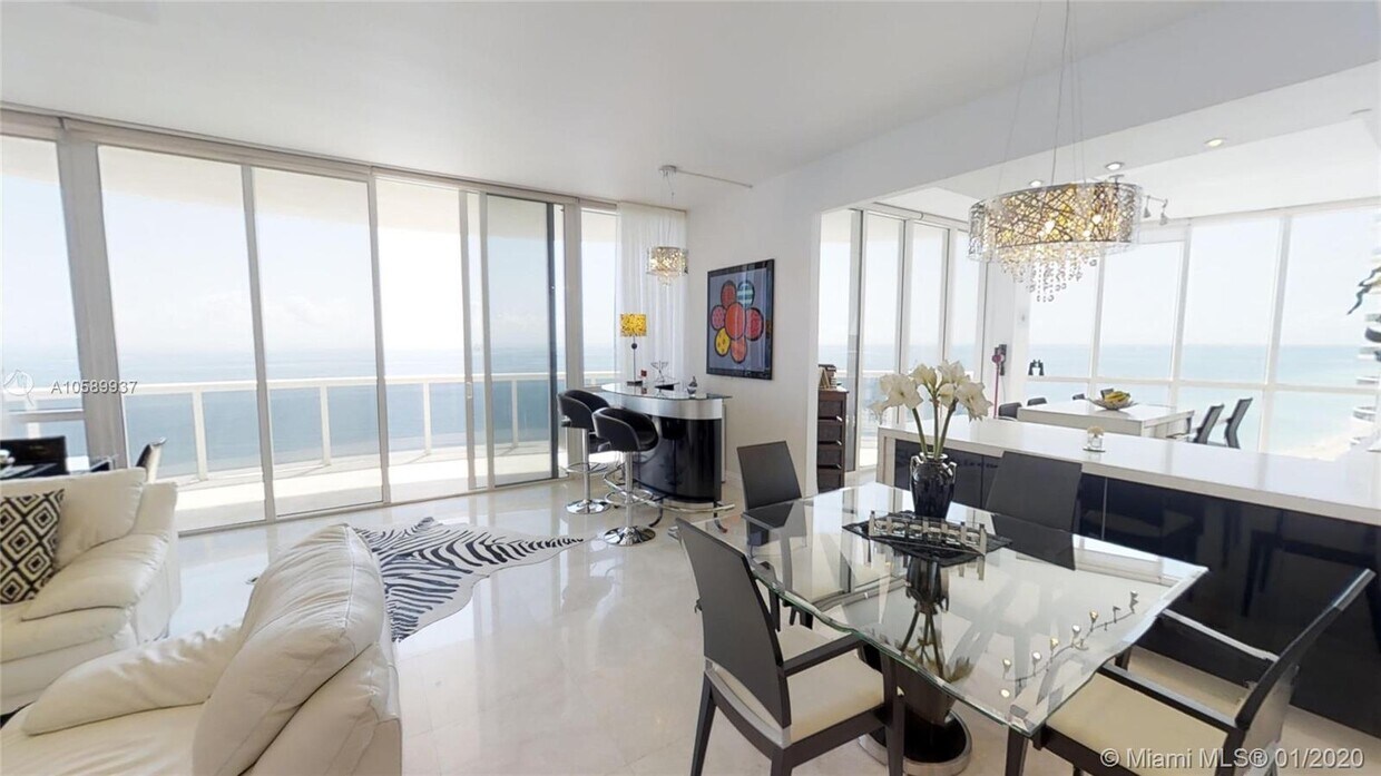 Primary Photo - 16001 Collins Ave