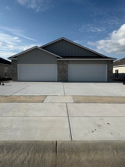 Building Photo - 12944 E Blake St