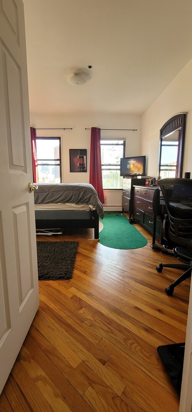 Bedroom - 407 1st St